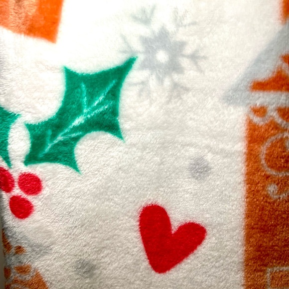 Christmas Gingerbread Candy Houses Ultra Soft Plush Throw Blanket Betsey Johnson - Picture 9 of 9